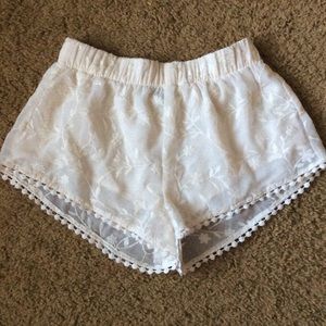 Forever 21 || White laced shorts
