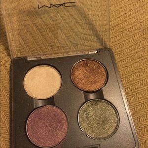 Mac eyeshadow Quad