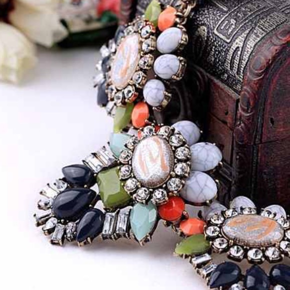 ❣BACK❣ gorgeous stone colorful statement necklace - Picture 3 of 4
