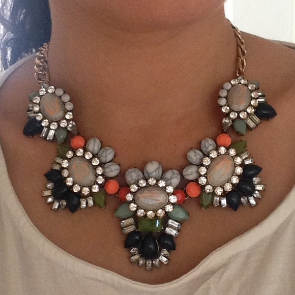 ❣BACK❣ gorgeous stone colorful statement necklace - Picture 2 of 4