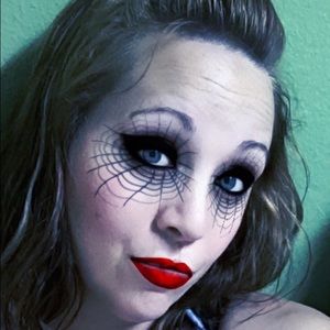 Meet your Posher, Lydia