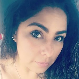 Meet your Posher, Carolina