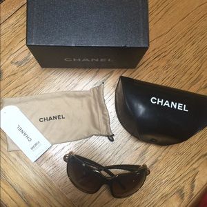 CHANEL sunglasses