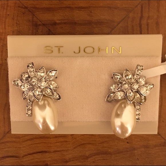 Dazzling St. John Pearl earrings