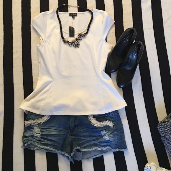 Cutoff shorts with Lace pockets