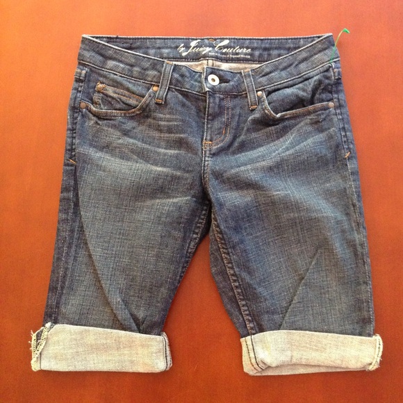 Juicy Couture
Blue jeans / Bermuda 
Size 25