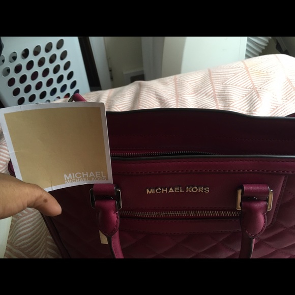Michael Kors shoulder bag with a MK wallet - Picture 2 of 4