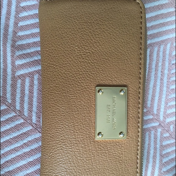 Michael Kors shoulder bag with a MK wallet - Picture 3 of 4