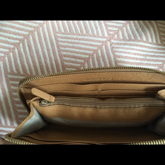 Michael Kors shoulder bag with a MK wallet - Picture 4 of 4