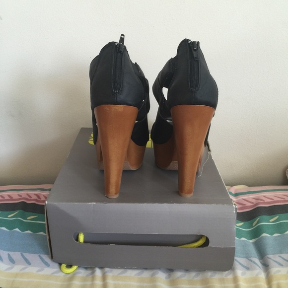 Charlotte Russe Black Heel Sandals - Size 10 NWOB - Picture 4 of 4