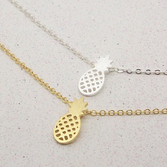 dainty silver pineapple necklace - Picture 2 of 3
