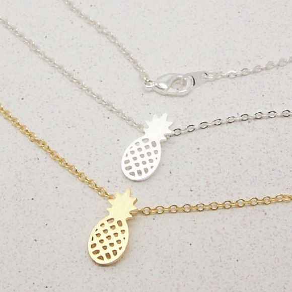 dainty silver pineapple necklace - Picture 3 of 3