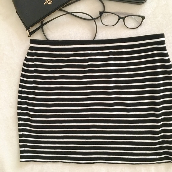 Max Studio Black and White Knit Mini - Picture 1 of 3