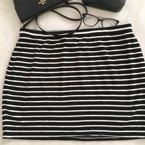 Max Studio Black and White Knit Mini - Picture 2 of 3