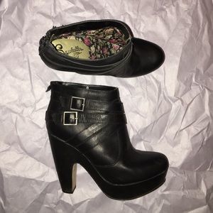 Black leather ankle boots by Seychelles