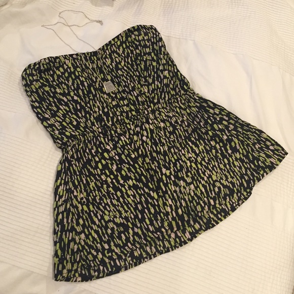 Sweetheart patterned Volcom tube top!