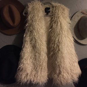 Forever 21 Faux Fur vest size M