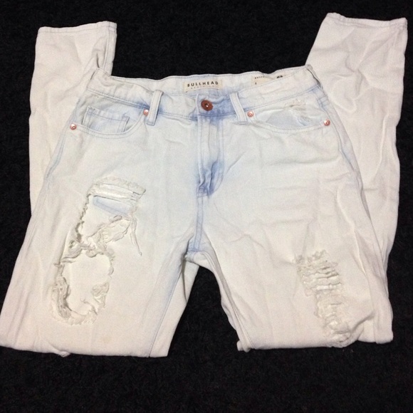 Bullhead size 3 Boyfriend Jeans