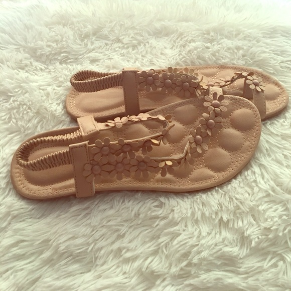 Shoes - 💕 flower sandals 💕
