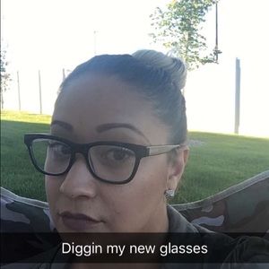 Meet your Posher, Alicia