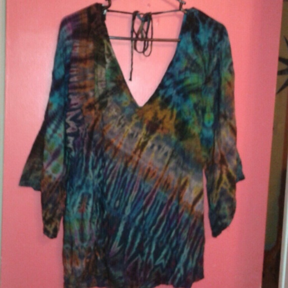 LOW V NECK TYE DYE! - Picture 3 of 4