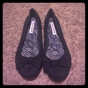 American Eagle flats!!
