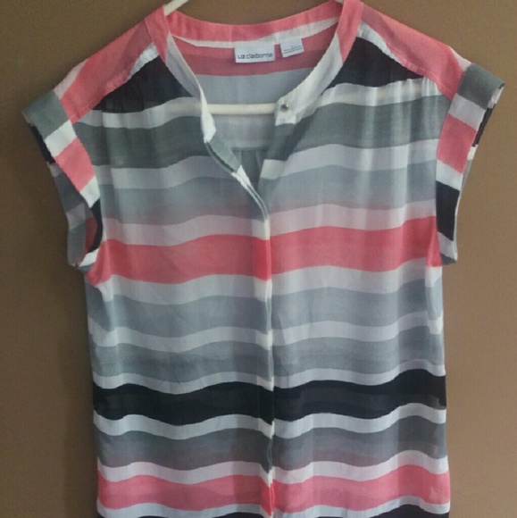 Super cute short sleeve button down
