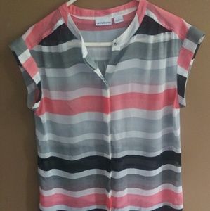 Super cute short sleeve button down