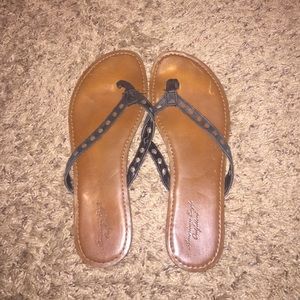 American Eagle flip flops!