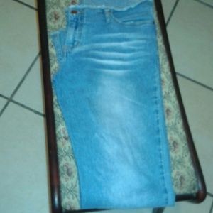 DISTRESSED, WHISKERS JEANS