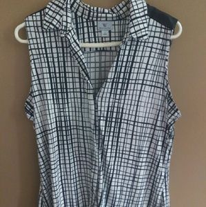 Cute sleeveless shirt with collar