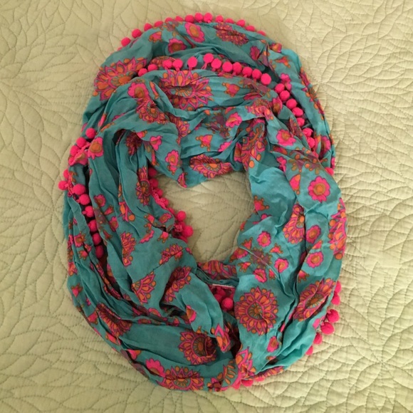 TRADE Natural Life infinity scarf