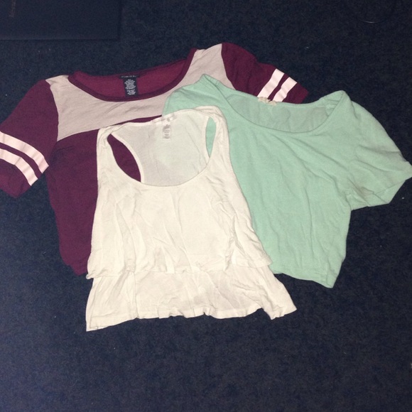 3 Medium Crop Tops💕