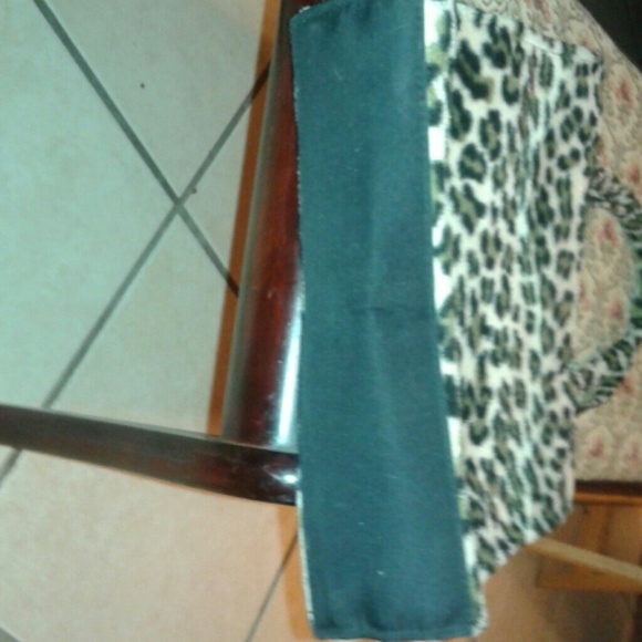 SMALL VINTAGE LEOPARD HANDBAG. - Picture 2 of 4