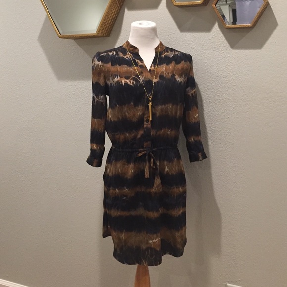 Work friendly patterned dress!