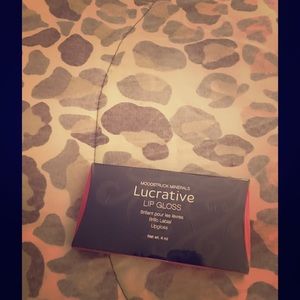 Lipgloss from Younique.