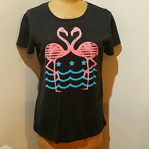 Tee with flamingos