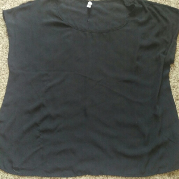 Plain black short sleeve top