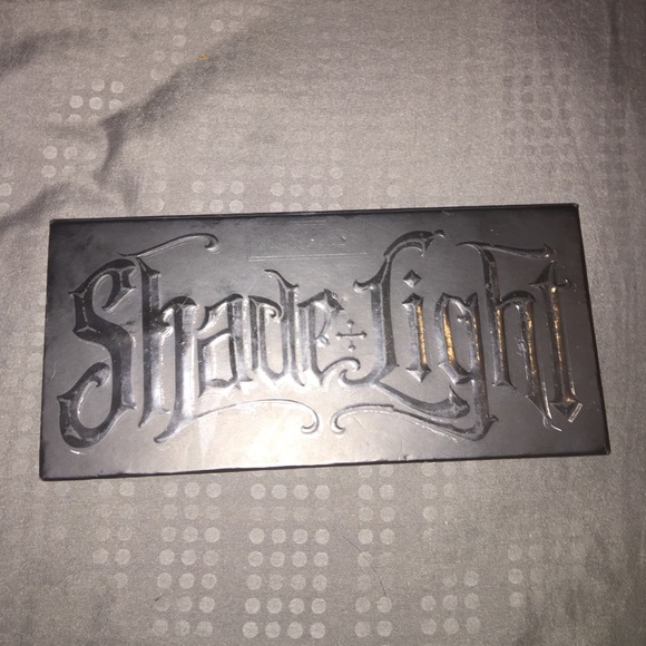 Kat Von D shade + light contour