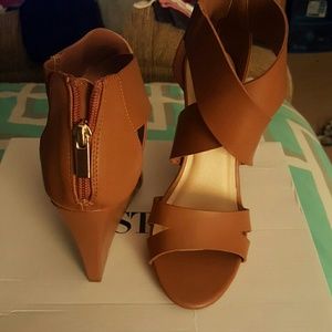 Shoes size 9 Cognac