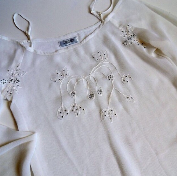 Off the shoulder chiffon blouse - Picture 4 of 4