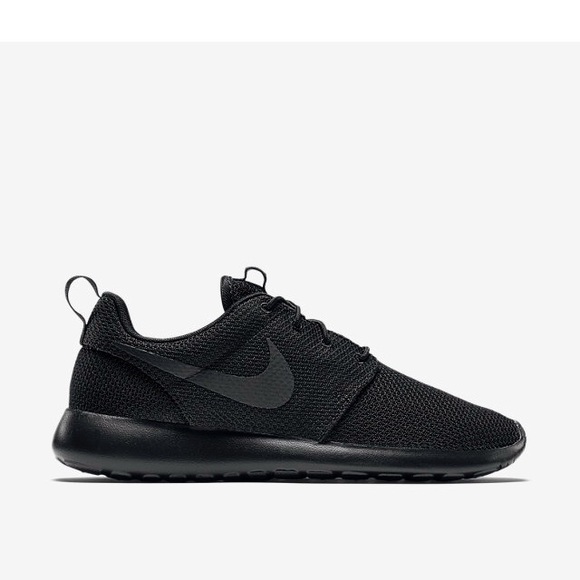 Black Nike Roshe