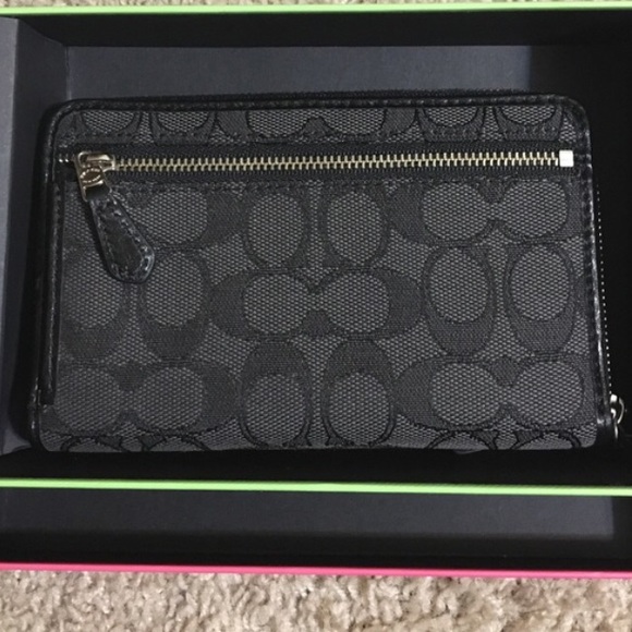 💋Sold Coach Box Zip Wristlet/Organizer In Sig. - Picture 3 of 4