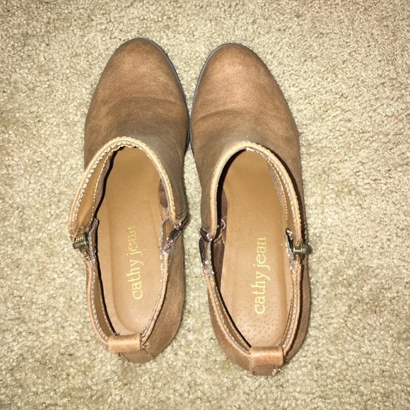 PERFECT Cathy Jean Booties! - Picture 2 of 4