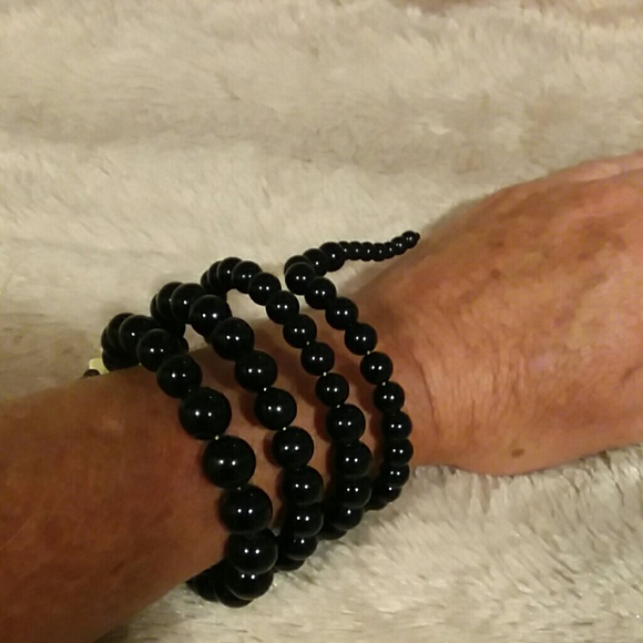 Black spiral coil bracelet - Picture 3 of 3