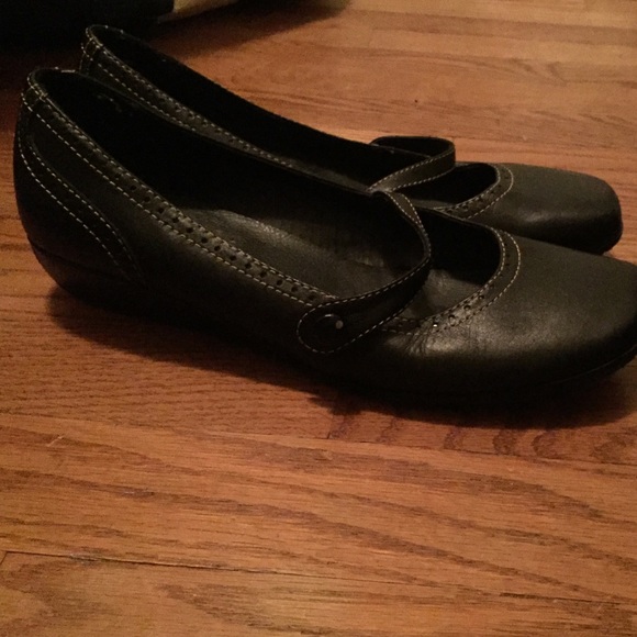 Black flats perfect dress shoe. - Picture 3 of 3