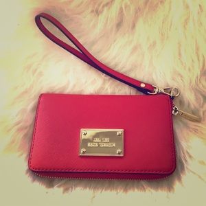 MK Like new condition wristlet