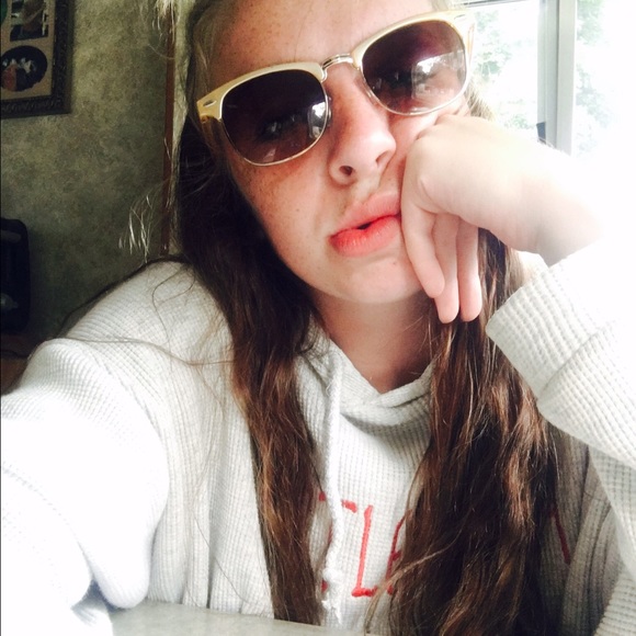 Meet your Posher, Elissa - Picture 1 of 1