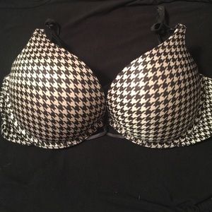 Victoria's Secret: miraculous plunge bra 34C
