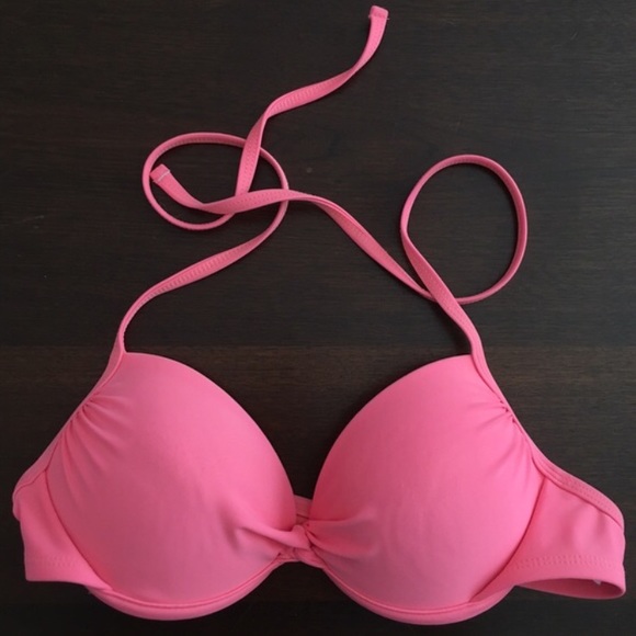 Pink halter bikini set! 👙
